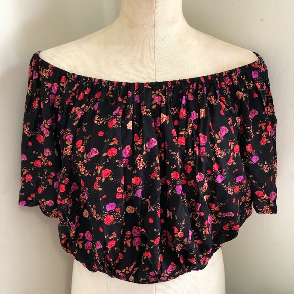 Two Crop Tops Forever 21 - Picture 3 of 11